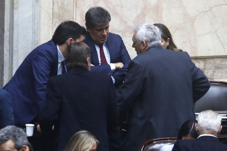 Escándalo cripto: la oposición quiere iniciar una investigación en el Congreso