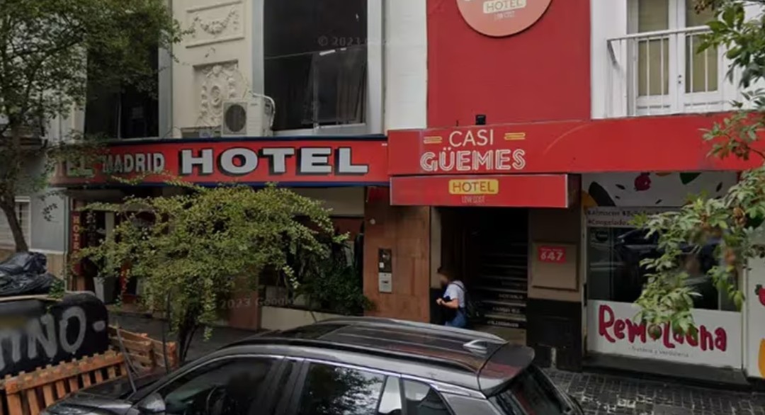 Misterio en Córdoba: citó a un amigo a un hotel alojamiento, se descompensó y murió