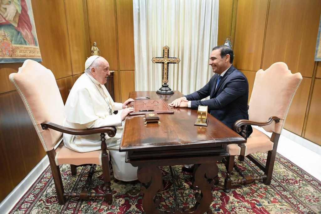 Valdés llegó al Vaticano y se reunió con el Papa, que le dijo que quiere visitar Argentina este año