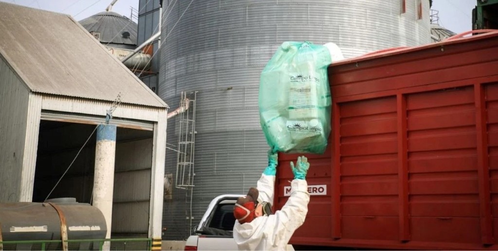 Recolectan miles de envases vacíos en una gestión ambiental en Rosario