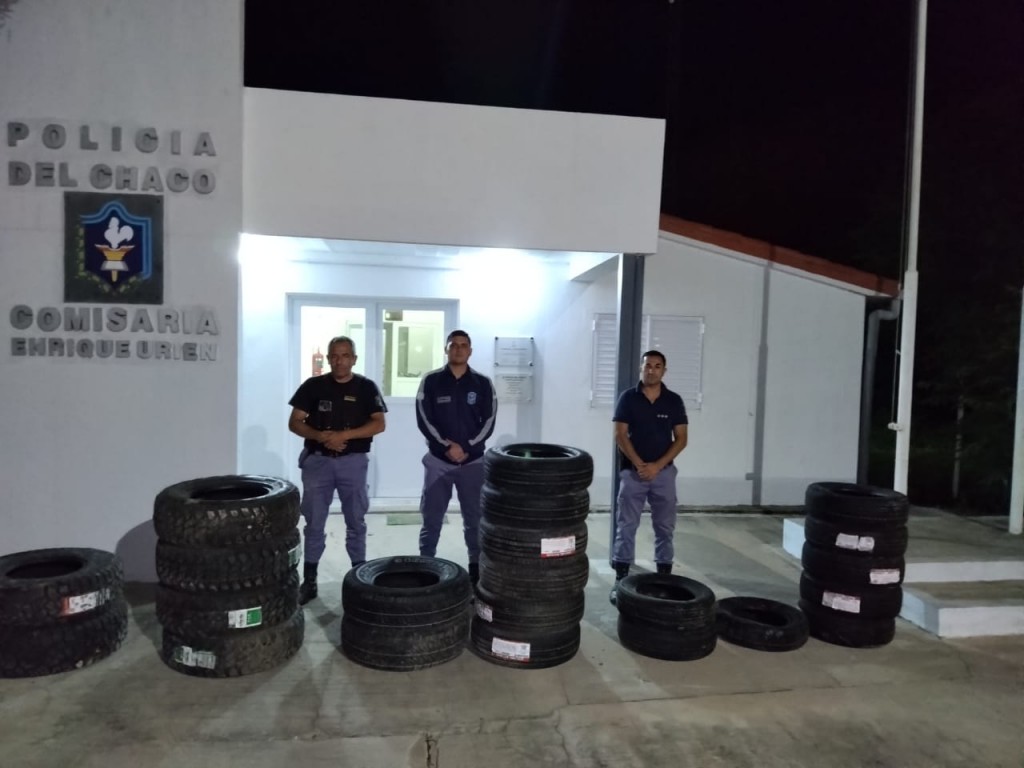Enrique Urien: abandonaron un auto con 22 neumáticos nuevos en su interior 