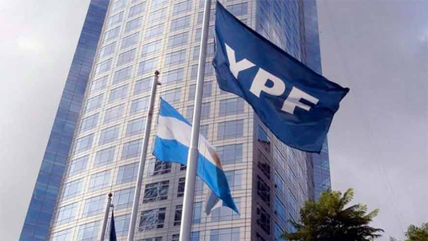 Denuncian que el directorio de YPF se aumentó el sueldo a $70 millones