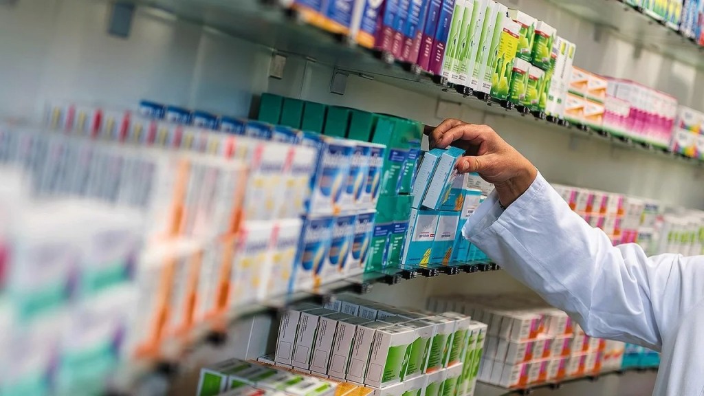 41 laboratorios extranjeros congelan por un mes los precios de los medicamentos