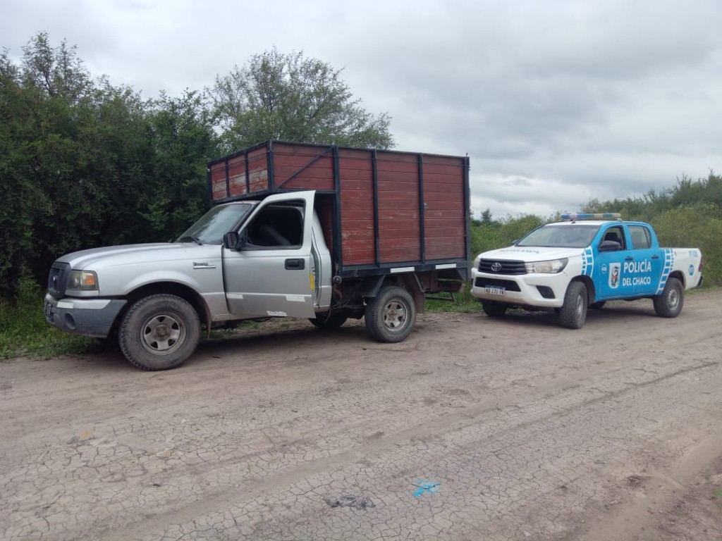 Sáenz Peña: cuatreros abandonaron camioneta en plena persecución