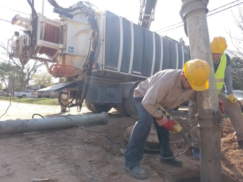 Sameep restableció el servicio de agua potable en Margarita Belén, Colonia Benítez y parte de Resistencia
