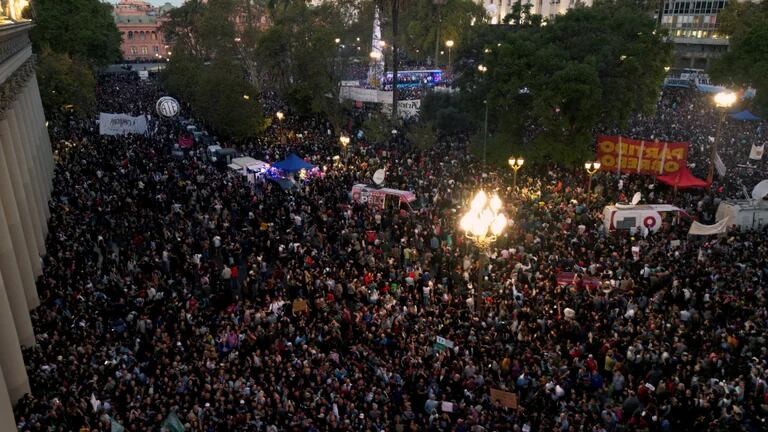  Buenos Aires: estudiantes y docentes participaron de la masiva marcha que se repitió en distintos puntos del país