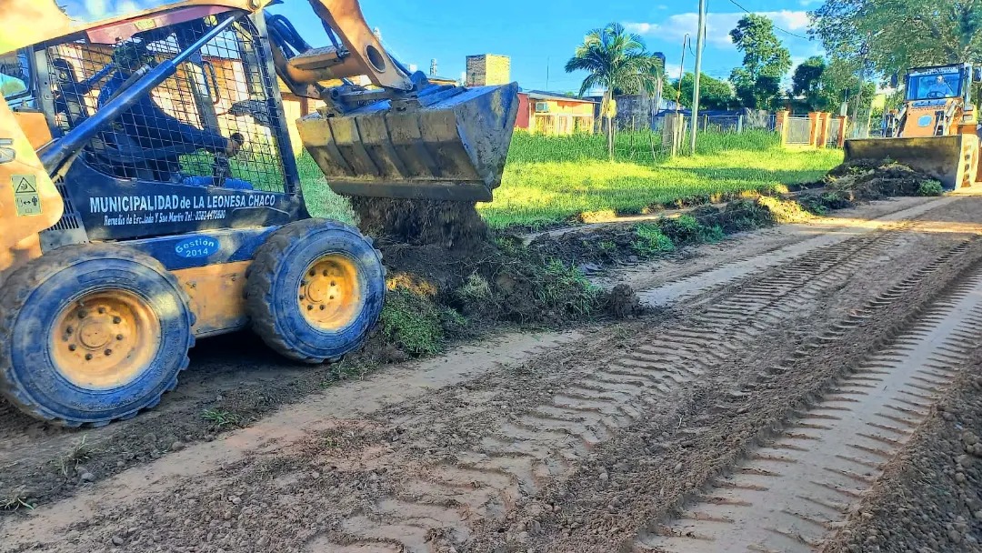 La Leonesa: el municipio reacondiciona calles afectadas por las lluvias