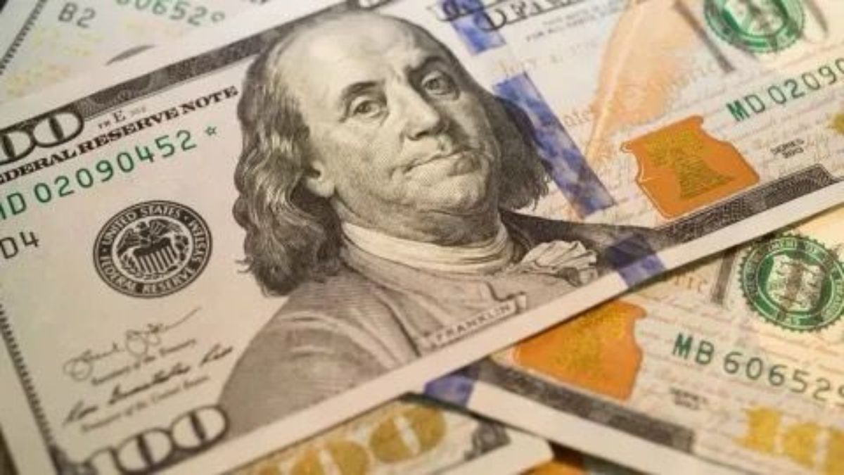 El dólar blue bajó, perforó los $1.200, y cuesta lo mismo que el oficial