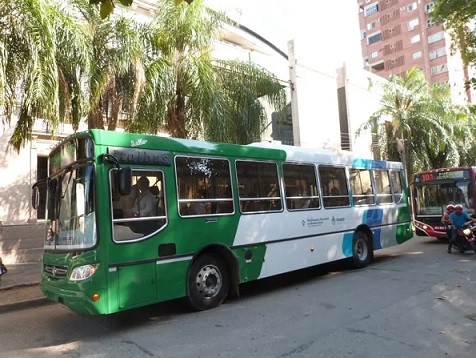 Este jueves y viernes habrá colectivos, y los bancos permanecerán cerrados  