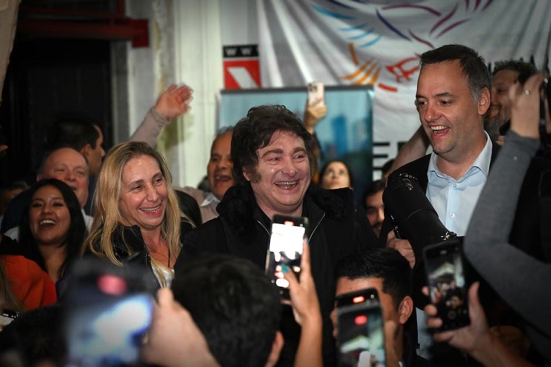 Javier Milei en la campaña porteña: “Voten a Manuel Adorni”
