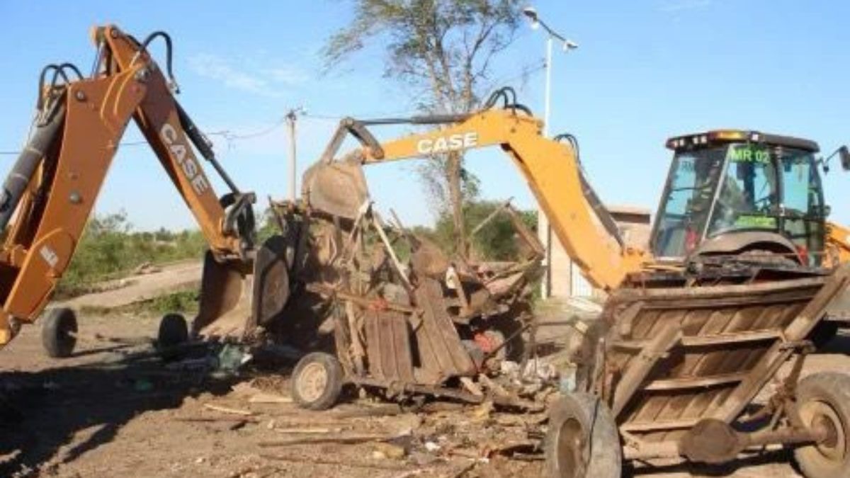 Destruyeron carros secuestrados en la vía pública por tracción a sangre