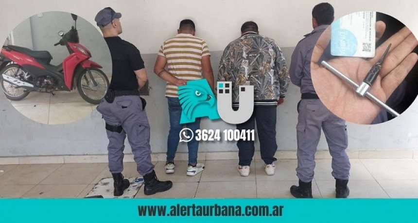 Conducían de manera sospechosa y con una ganzúa, la policía les retuvo la moto 