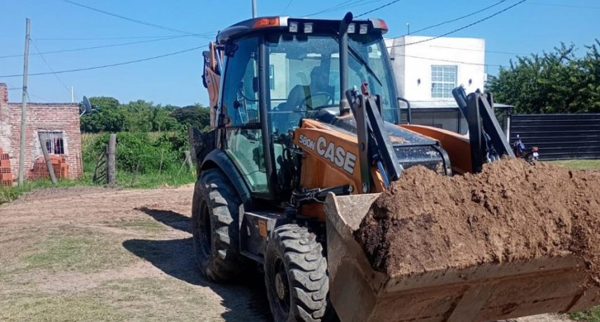 Barranqueras: El municipio realiza trabajos de perfilado en los barrios