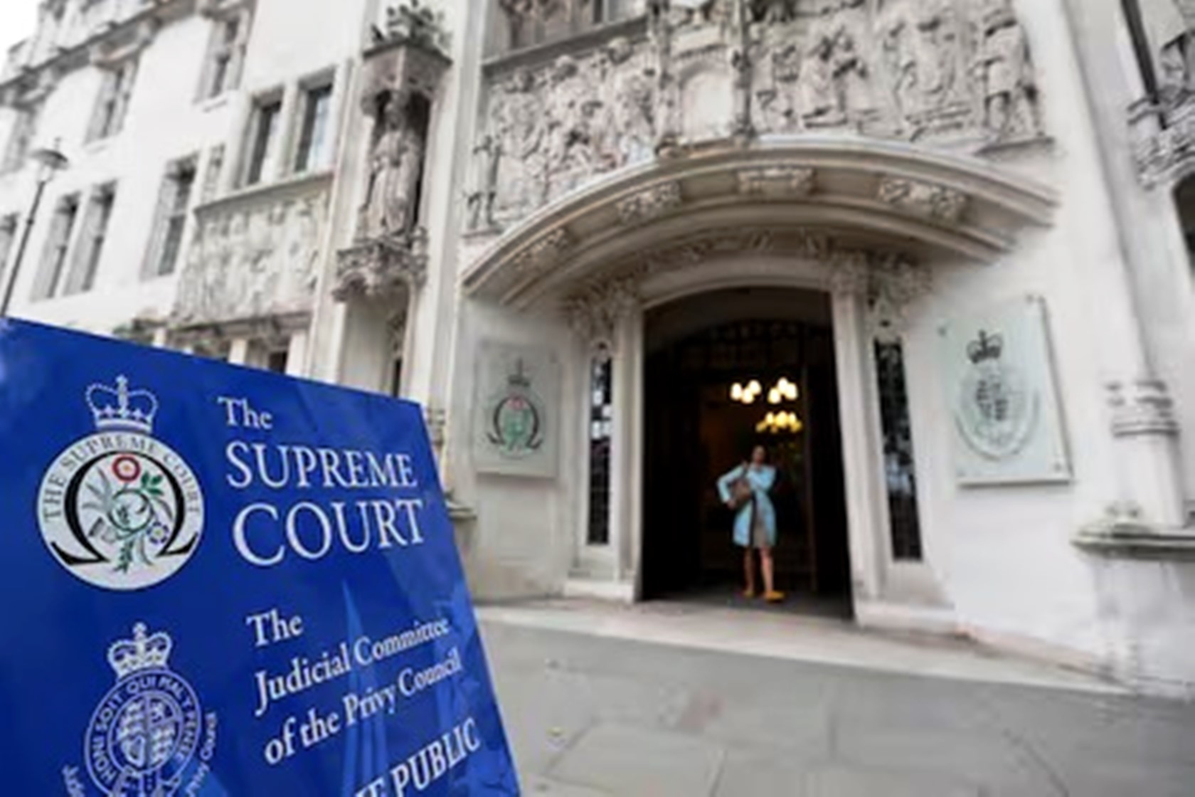 La Corte Suprema británica y un golpe de KO a la ideología de género: excluyó a las mujeres trans 
