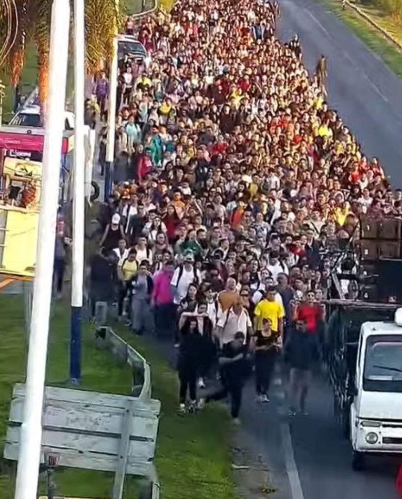 Miles de fieles unieron Chaco y Corrientes en el tradicional Viacrucis Interprovincial