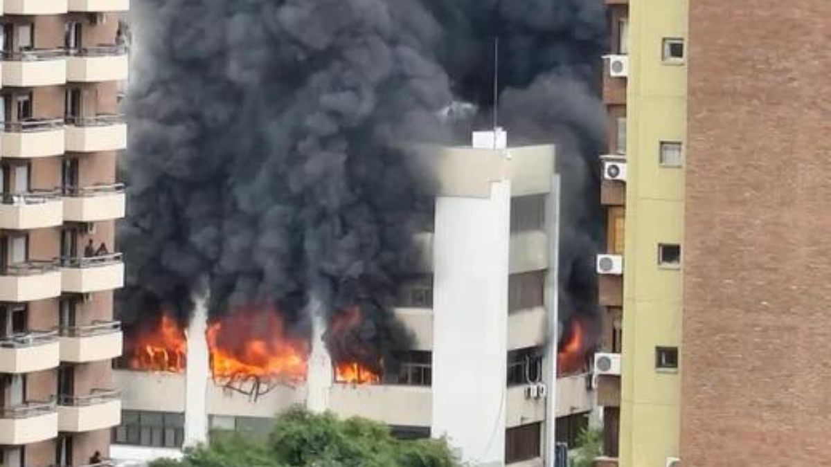 Feroz incendio en una obra social de Córdoba: no hay víctimas fatales