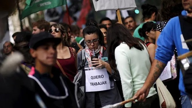 La informalidad laboral afecta a 7 de cada 10 jóvenes en la Argentina