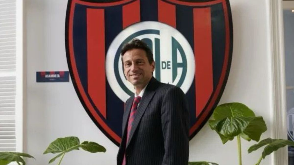 Escándalo en el fútbol argentino: una cámara oculta muestra al presidente de San Lorenzo recibiendo dólares