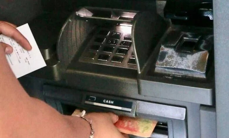 La provincia paga sueldos el 29 y 30 de abril