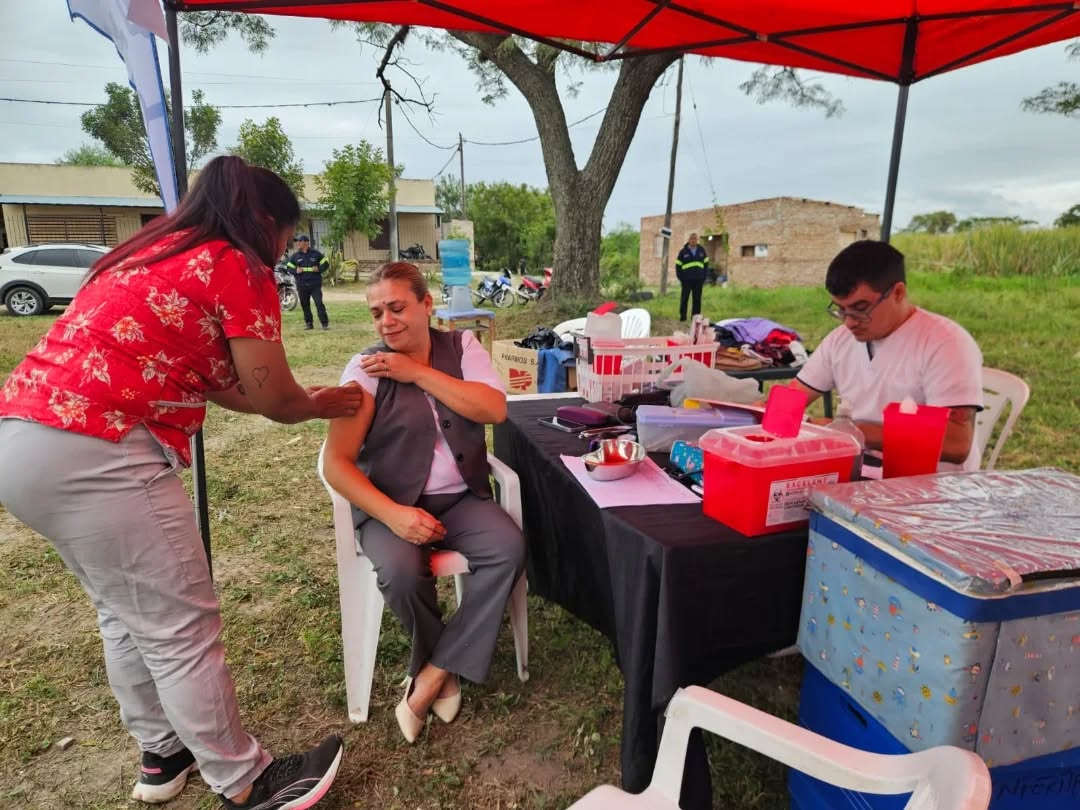 Municipalidad de Fontana: operativo sanitario en el barrio Camors