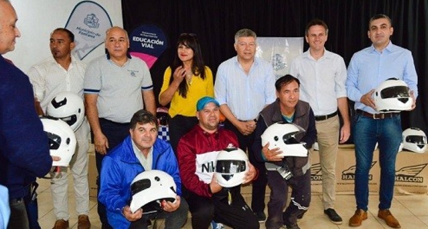 Seguridad Vial organizó una clínica de manejo y entregó cascos en Fontana