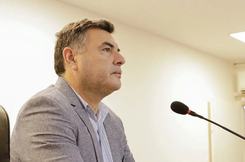 Aradas: “Mientras Capitanich no presenta propuestas, nosotros culminamos las obras que él abandonó”