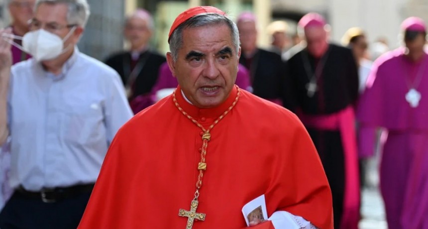 Becciu, el cardenal vetado por Francisco, renunció al Cónclave que elegirá al nuevo Papa