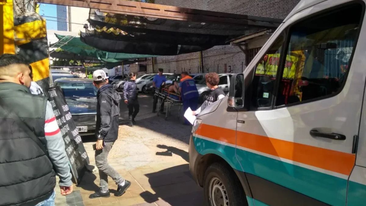 Mendoza: se arrojó de un sexto piso, cayó al cuarto, volvió a tirarse y se salvó de milagro