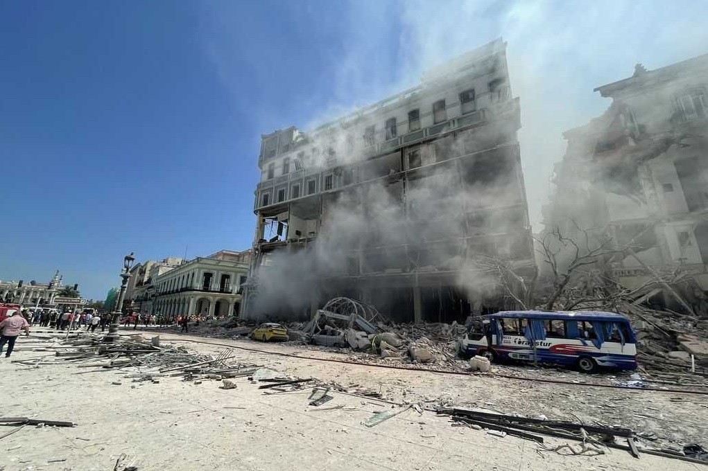 Ascienden a 30 los muertos por la explosión de un hotel en Cuba