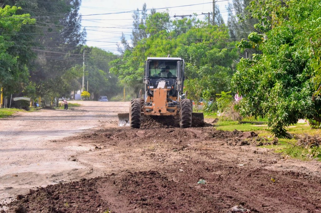 Numerosos trabajos de acondicionamiento de calles y caminos en Barranqueras