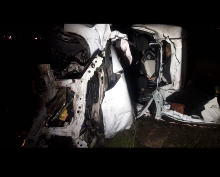 Quitilipi: Un hombre quedó atrapado en su camioneta luego de impactar contra un camión