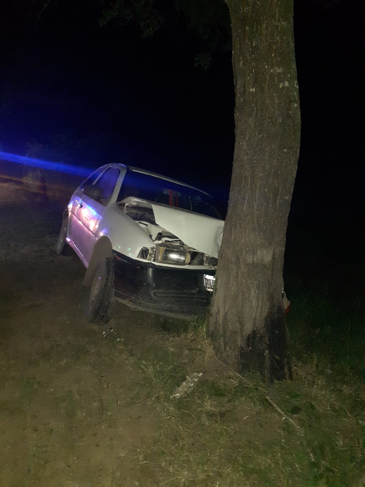 La Verde: Un hombre alcoholizado impactó su auto contra un árbol