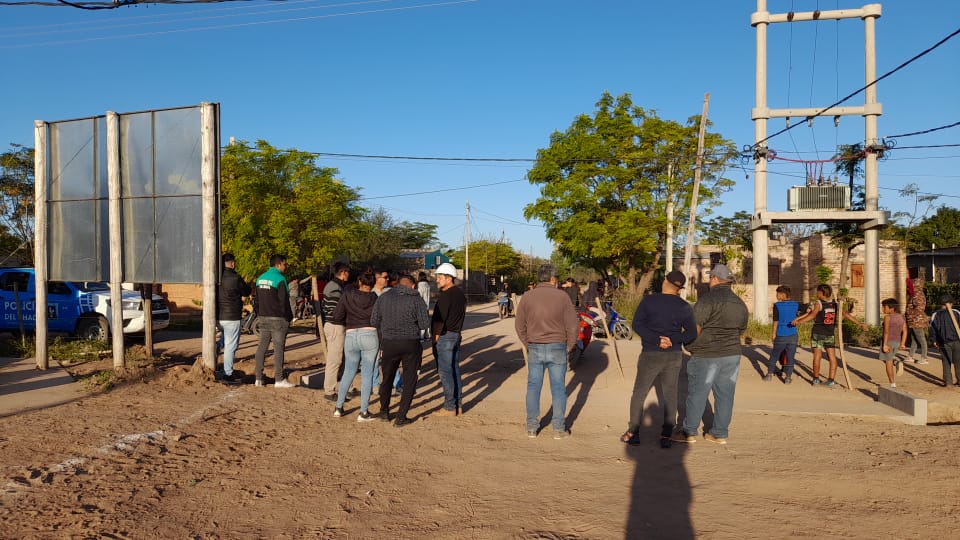 Pampa del Infierno: Mujeres indignadas por sorteo de viviendas causan disturbios