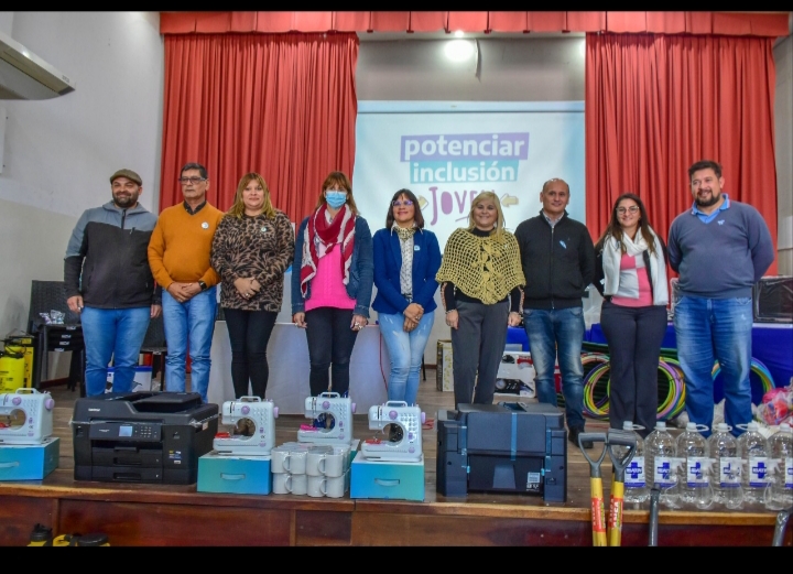  Fontana: se entregaron kits para el Potenciar Inclusión Joven
