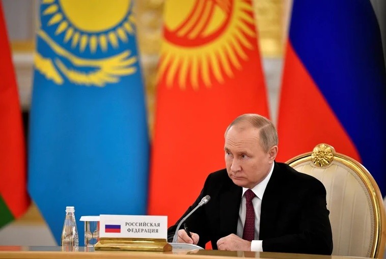 El ex jefe del servicio de inteligencia británico adelantó “Putin dejará el poder en 2023″