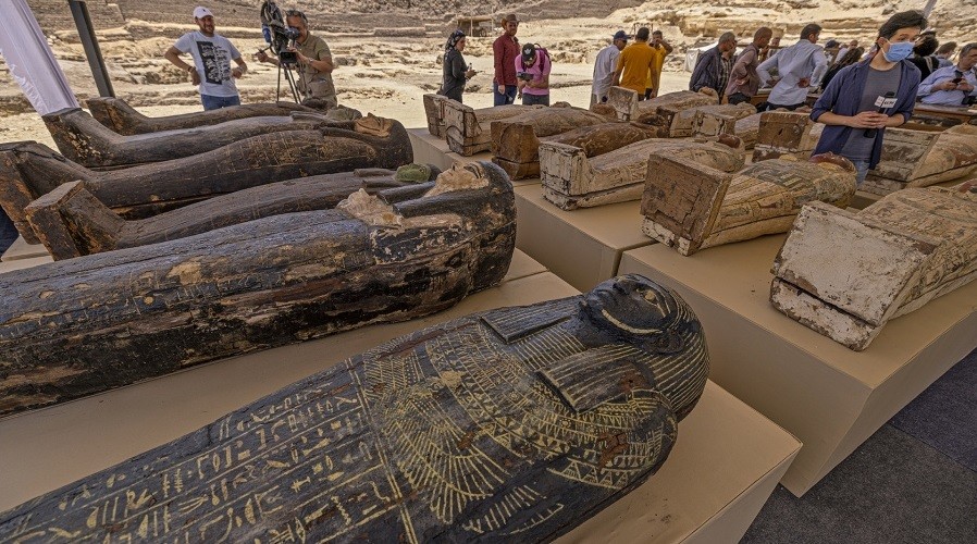 250 sarcófagos y 150 estatuas del siglo V antes de Cristo fueron descubiertos cerca de El Cairo