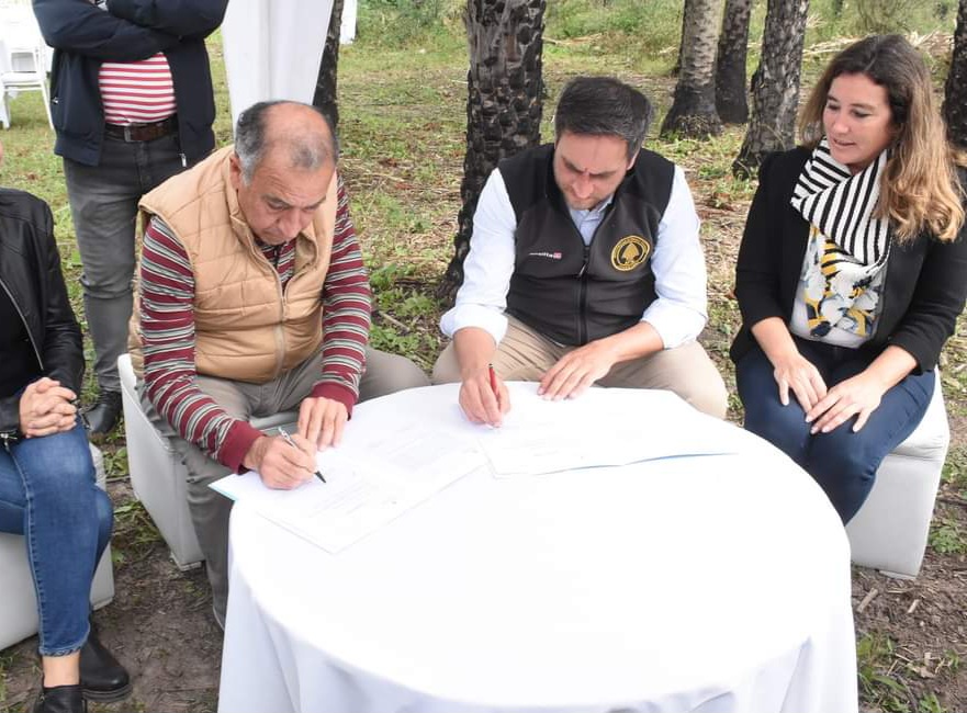 La Leonesa firmó un acuerdo para la adquisición de maquinarias para la Planta de Reciclado Municipal