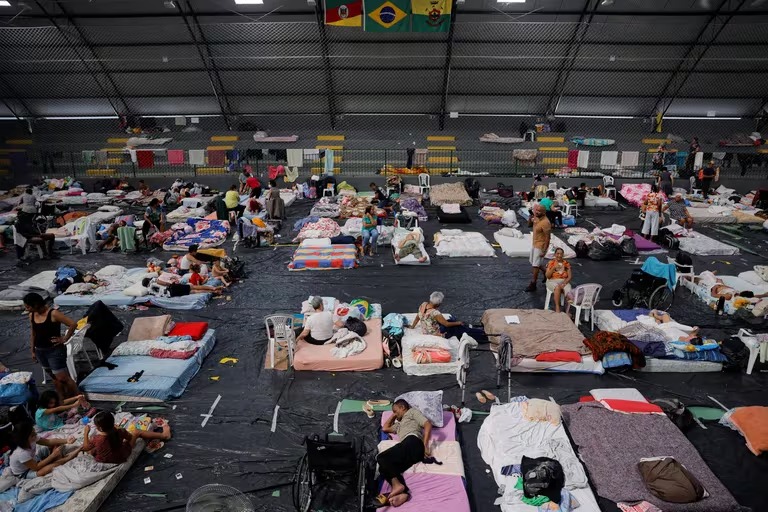 Denunciaron violaciones y robos en los refugios de evacuados en Brasil
