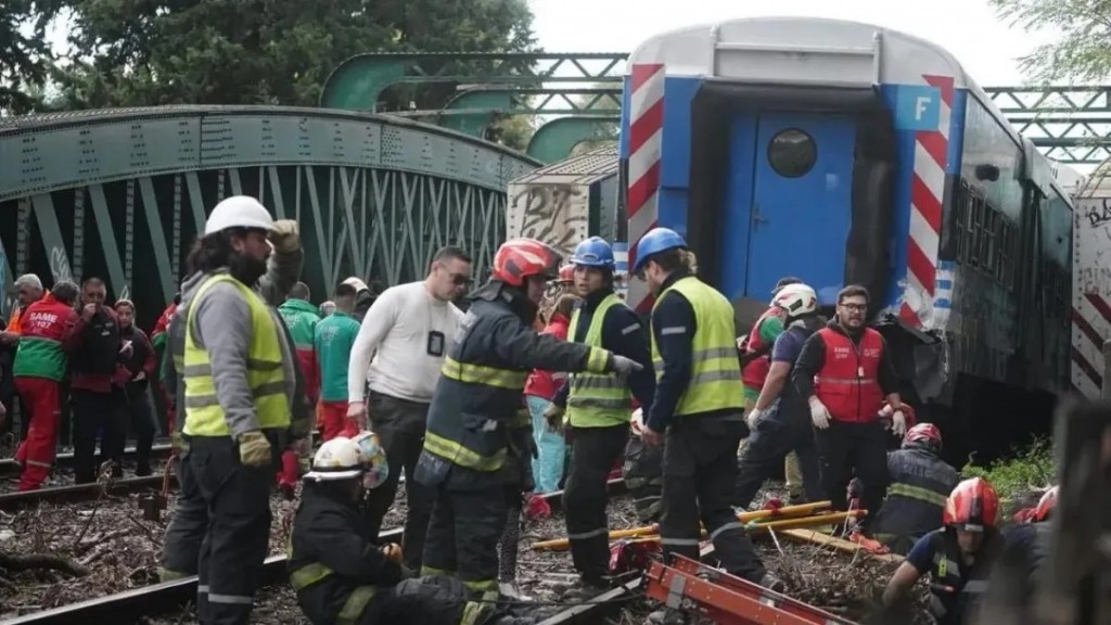 Choque del tren San Martín: dirigentes ferroviarios responsabilizaron al Gobierno nacional por el terrible accidente