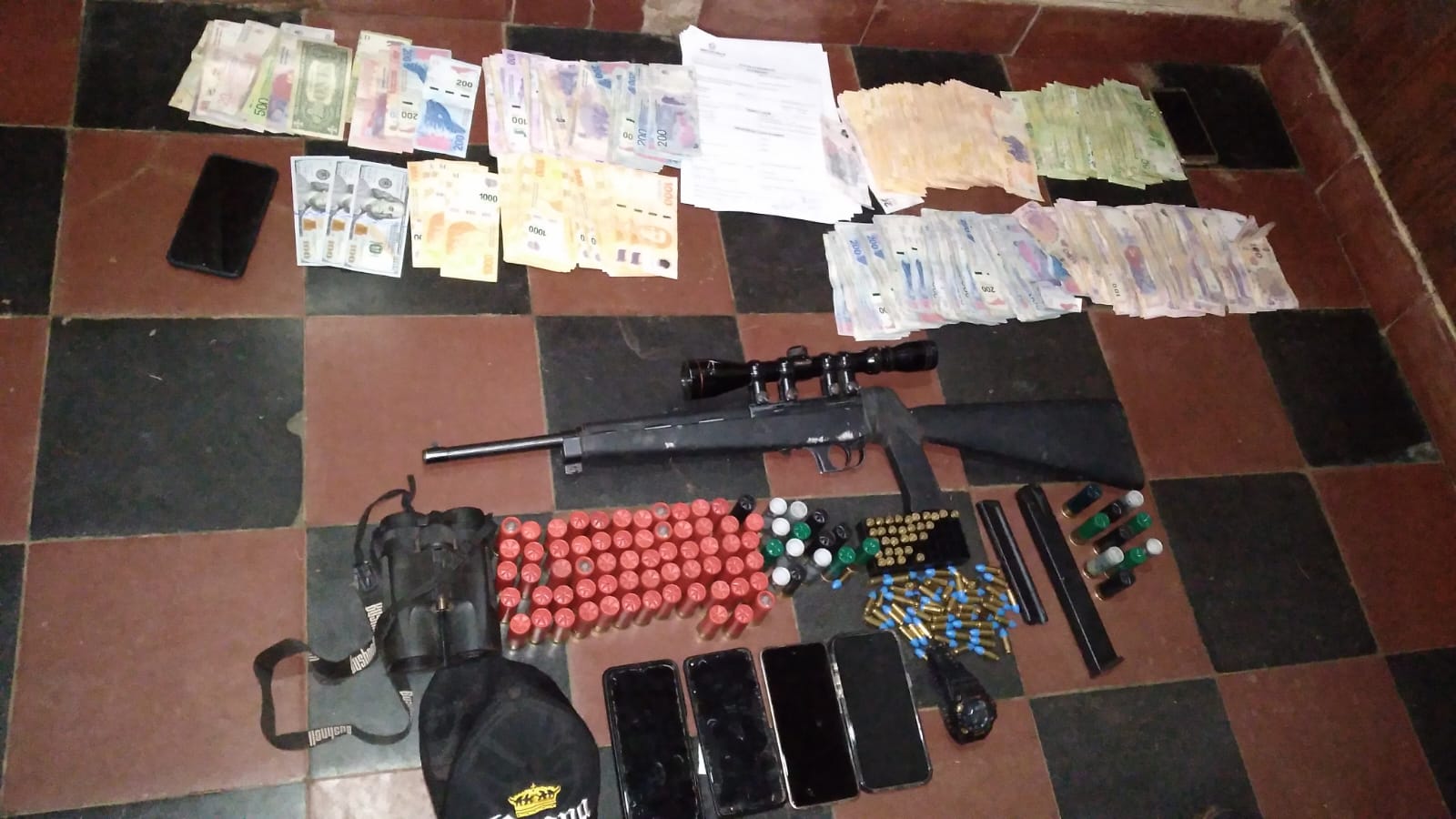  Dos parejas detenidas y armas secuestradas por millonario robo en Corrientes