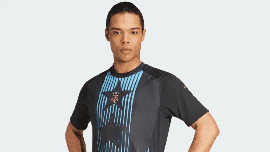 Oficial: la nueva camiseta pre-match de la Selección Argentina para la Copa América 2024