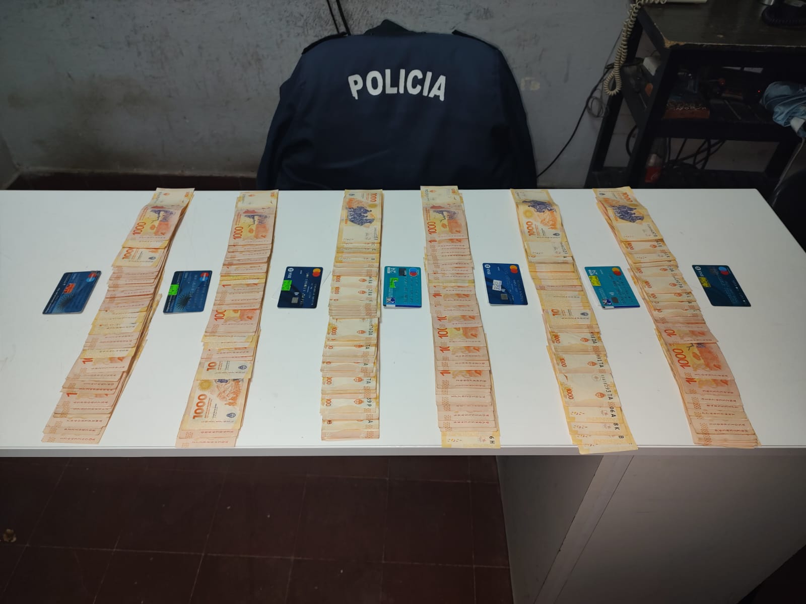 San Martín: detuvieron a un hombre en  un cajero automático con más de 240 mil pesos y tarjetas de débitos