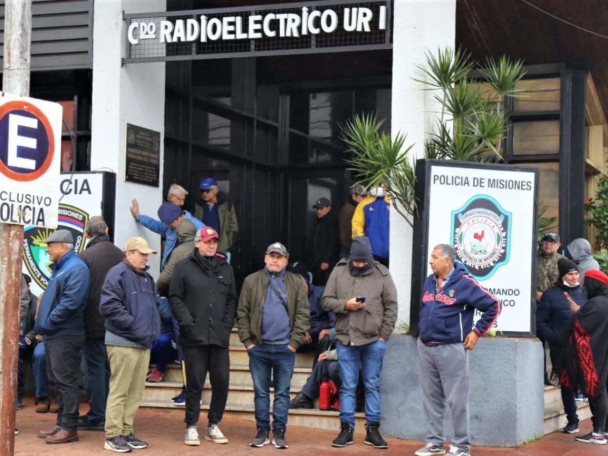 Tensión en Posadas: policías mantienen la toma del Comando Radioeléctrico