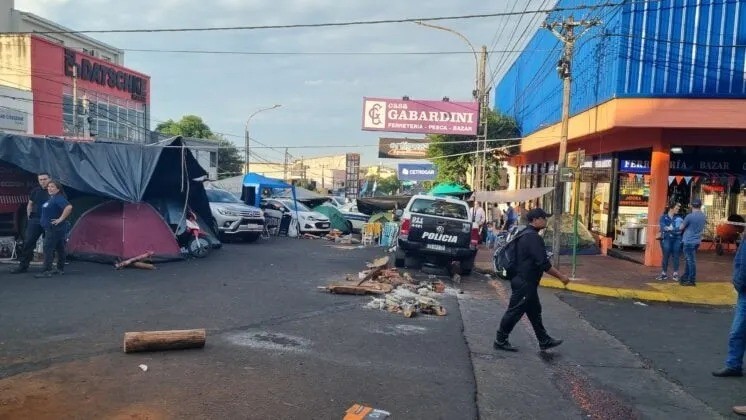 Sexto día de protestas en Misiones: policías, docentes y médicos acampan y cortan las rutas