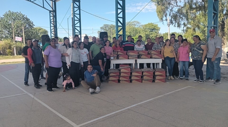 Agasajo y entrega de indumentaria para municipales de Cote Lai 