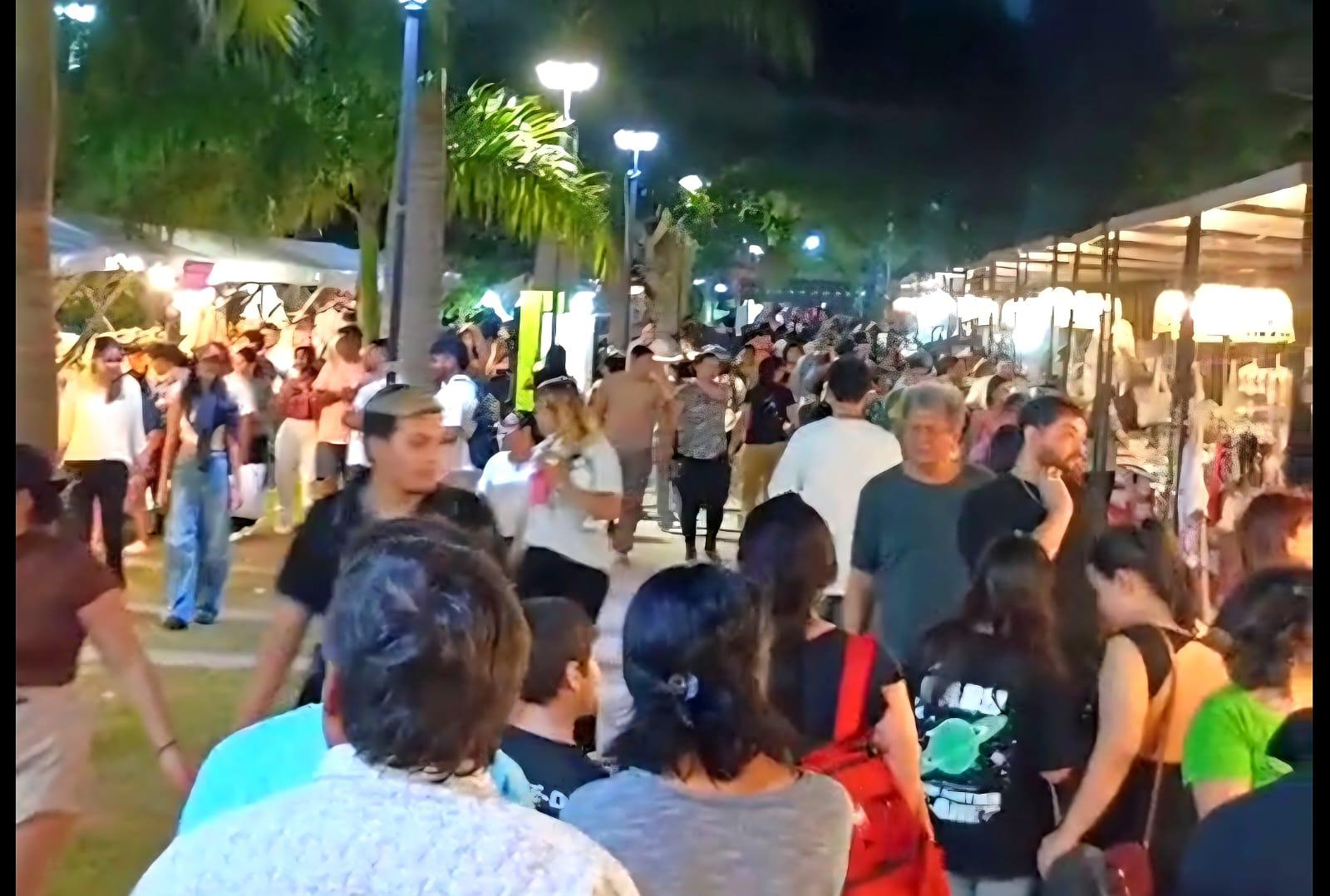 Exitosa feria de emprendedores en el Parque de la Democracia