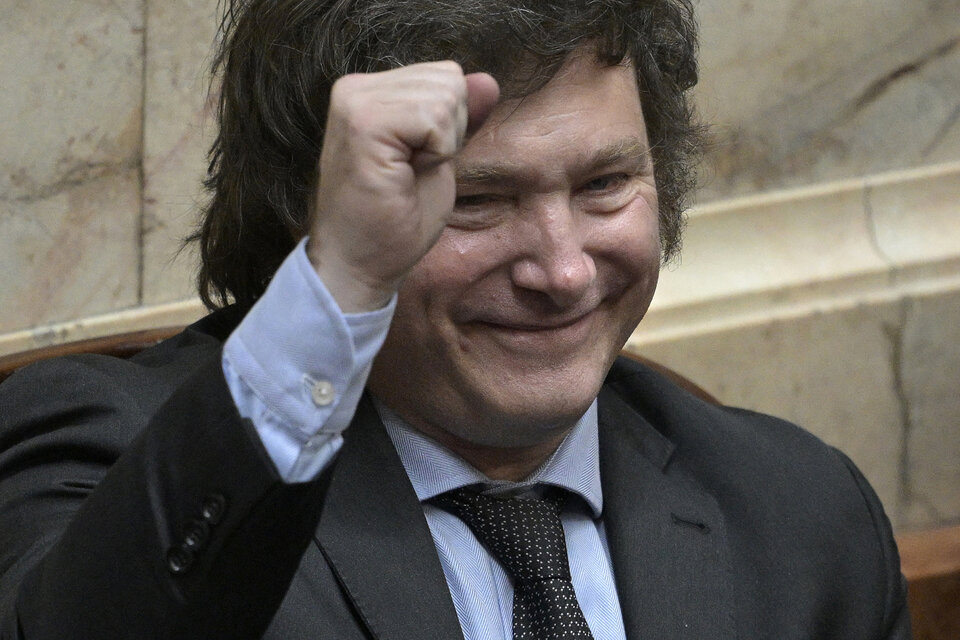 La imagen de Milei se desploma pero mantiene intención de voto