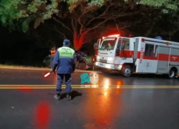 Perdió el control de la camioneta, chocó un árbol y falleció el acompañante