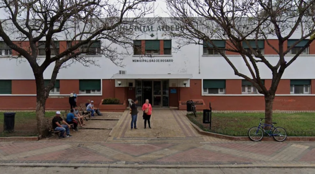Un ladrón rompió el vidrio de un patrullero para escapar, pero se lastimó y murió desangrado