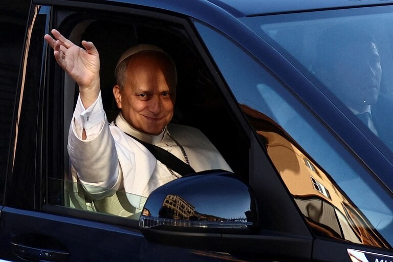 El papa León XIV visitó la tumba de Francisco en la Basílica Santa María la Mayor